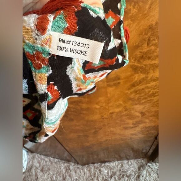 Viscose Neck scarf with tassels - Picture 3 of 4